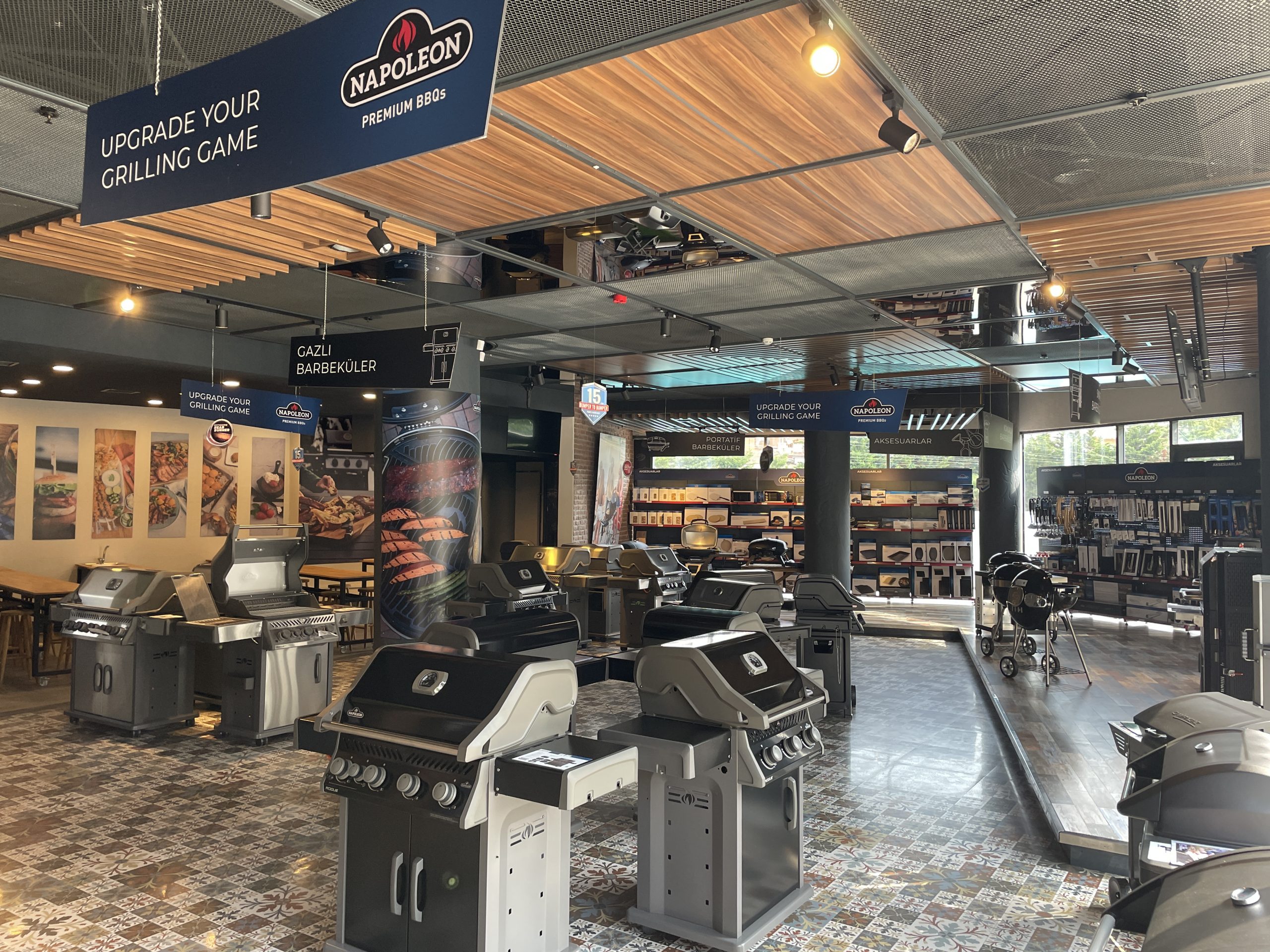 Cems Outdoor ürün sergileme alanı